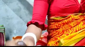 Bhabhi ne chupke se Patike baal saaf kor diya !! Boudi lukiye tar jamier baal kete dilo