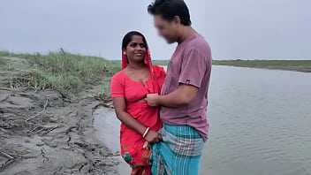 Bangladeshi Bowdi With Her Boyfriend in an Open Place