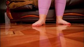 The Giant Crushes You with Her Feet