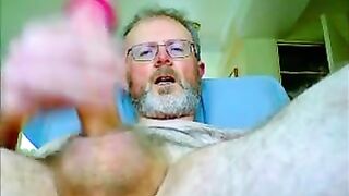 Amateur guy jerks off to stop and go action - cumshot included