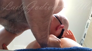 Dopo avermi sborrato nel culo me lo scopa con le dita leccandomi la figa fino a farmi venire!