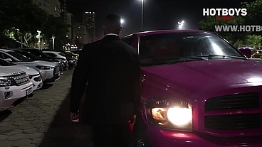 Suruba com novinhos na limousine - Aniversário HOTBOYS