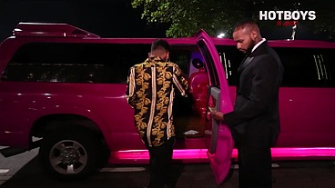 Suruba com novinhos na limousine - Aniversário HOTBOYS