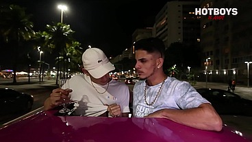 Suruba com novinhos na limousine - Aniversário HOTBOYS