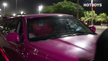 Suruba com novinhos na limousine - Aniversário HOTBOYS