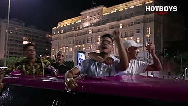 Suruba com novinhos na limousine - Aniversário HOTBOYS