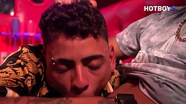 Suruba com novinhos na limousine - Aniversário HOTBOYS