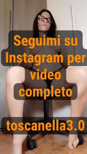 Streptease masturbazione tacchi milf