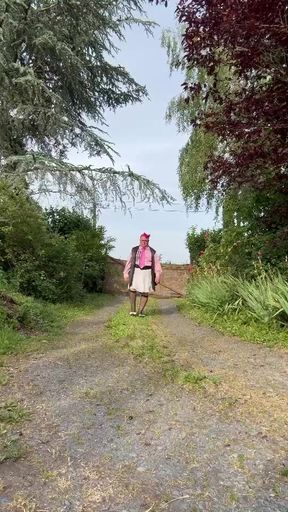 In a quick outfit with a pink blouse for an evening