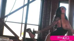 Brunette Hottie Tera Patrick's Wild Behind-The-Scenes Video!