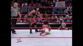 Mickie James vs Victoria Raw 12/12/05