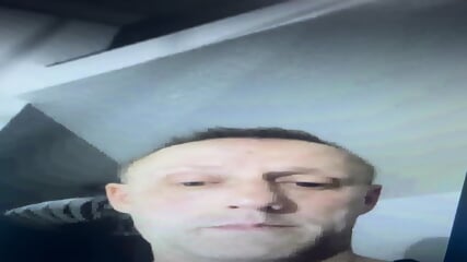 Hallo Familie, kennen Sie die Herren?   Stefan Ostenktter:er hat sich gerade vor der Kamera vor einem 9-jhrigen Mdchen per Videoanruf auf Facebook mastubiert ich habe den Link zum Video schreiben Sie mir ich werde Ihnen den Link zum Nacktvideo der Herr