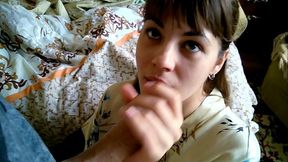 Amateur Girlfriend wakes up to a Good Morning BJ from her Boyfriend