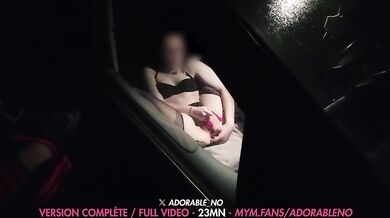 Dogging : Des inconnus me regardent et me baisent sur un parking