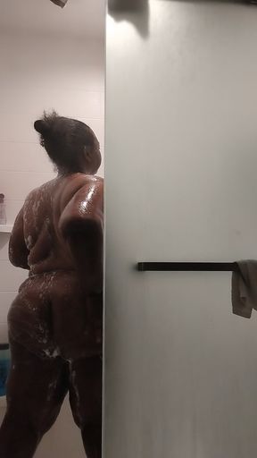 Dirty Ebony BBW Slut Gets Clean After Nasty Deep-throat-blowjob