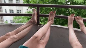 THREE GIRLS BAREFOOT PLAY ON A BALCONY - MP4 Mobile Version