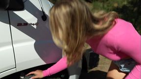 Le Bus des libertins #5 , baise sur un terrain de moto