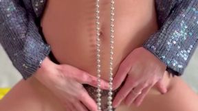 I toy with a pussy&#x1F32E;&#xFE0F; &mdash;  beads and a banana