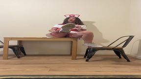 maitresse sabrina peut aussi se transformer en docteur sabrina. alors qui ...