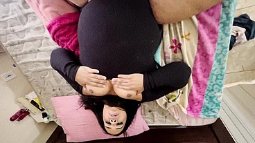 O filho da vizinha invadiu minha casa pra me comer acabou sendo comido e bebeu meu leitinho bem gostoso
