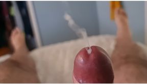 Samoman67 masterbating fast to cum before reaching full erection
