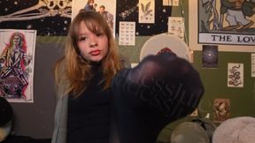 Bratty Jules shows off what you can’t have🤭