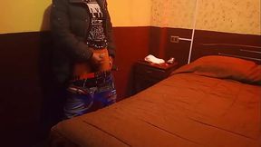 A solas en una habitaci&oacute_n alquilada