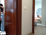 Prima si scopa la colf e poi distrugge il culo alla mogliettina - La colf in bagno di nascosto P.1