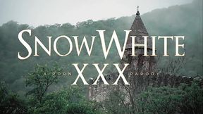 Hazel Moore as Snow White Cums and Squirts on The Evil Queen Bianca Beauchamp - Snow White Porn Cosplay Parody