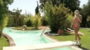 Poolside Dildo Show!