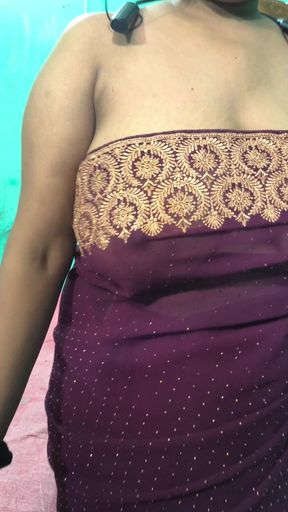 Hot Desi Look in Saree Come Feel the Charm