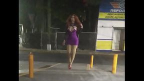 Sexy Gisa Estrada presumiendo en vestido morado para ser penetrada