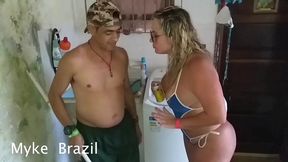 fui pintar a casa da ines ventura mais ela falou k nao tinha grana para me pagara entao ela me pagou com sexo mais eu adorei a patroa e uma delicia