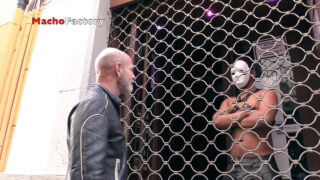 Pompino, coppia, senza preservativo, cazzi, fisting, dominazione – puttane gay mature che si fanno fistare il culo