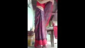 An Indian naked girl took off her clothes and made an MMS