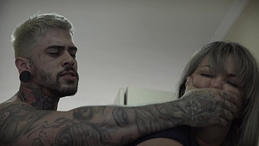trai meu marido com seu irmão na lavanderia