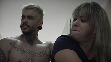 trai meu marido com seu irmão na lavanderia