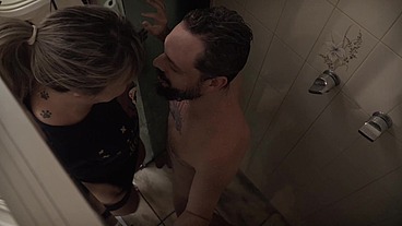 trai meu marido com seu irmão na lavanderia