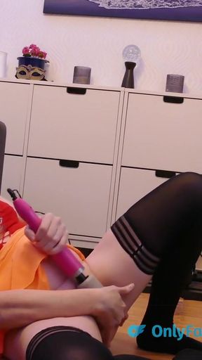 Epic moment from &quot;Sexy MILF Lisa Essex buzzing my pussy with magic wand vibrator&quot;