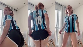 dancando funk daquele jeito que vc gosta… sem calcinha!