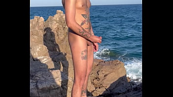 Entrain de jouer avec ma.. au bord de la mer