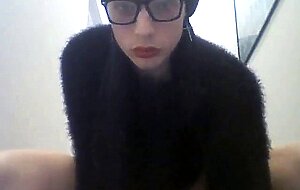 Horny femboy shaking his ass