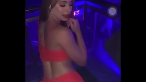 Nicks Rodrigues dan&ccedil_ando funk no baile novinha safada