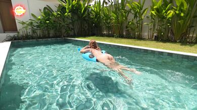 Couldn't hold back my cum with such a sexy stepsister.POV