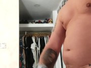 Me masturbo con el tacón de mi mujer