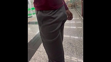 Andando sem cueca no super mercado