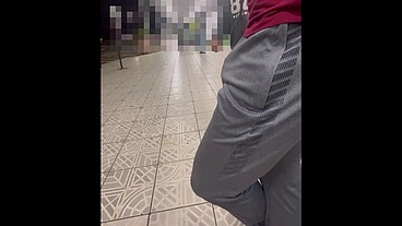 Andando sem cueca no super mercado