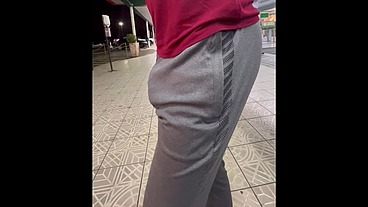 Andando sem cueca no super mercado