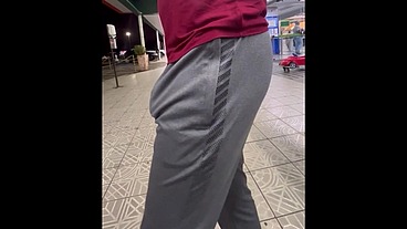 Andando sem cueca no super mercado