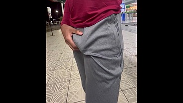 Andando sem cueca no super mercado